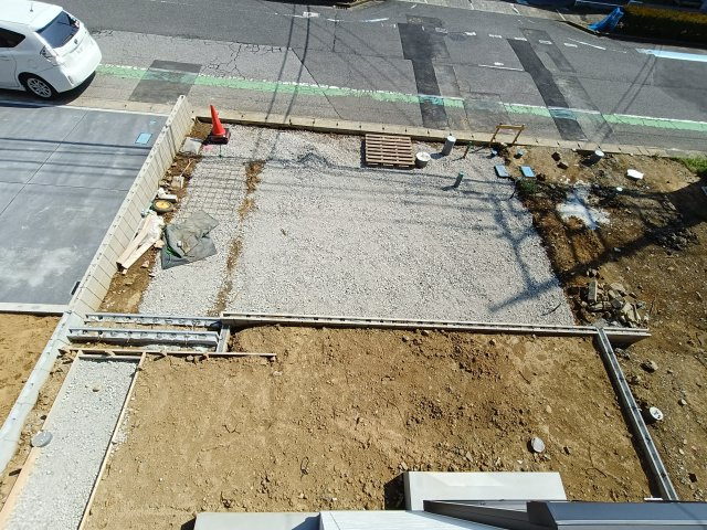 吉川市　中曽根2丁目　新築戸建　全3棟の駐車場|車をお持ちの方に嬉しい駐車場付きの物件です