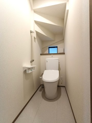 吉川市　中曽根2丁目　新築戸建　全3棟のトイレ|トイレも気になるポイント