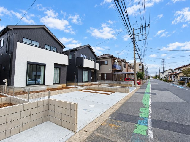 吉川市　中曽根2丁目　新築戸建　全3棟の前面道路含む現地写真|前面道路含む現地写真です