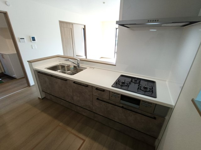 吉川市　中曽根2丁目　新築戸建　全3棟のキッチン|お料理しやすいキッチンです