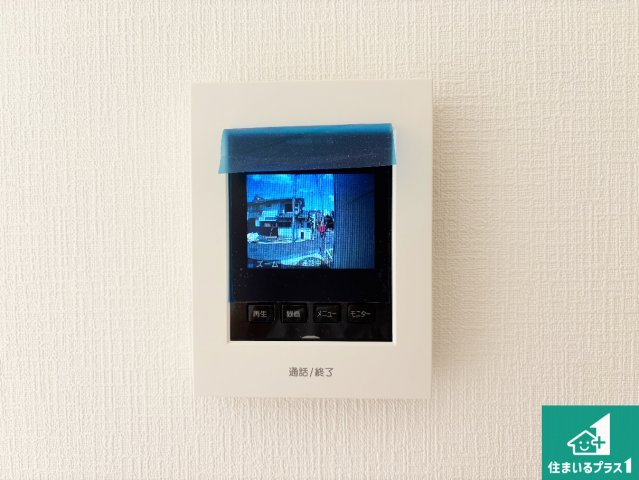 ■門真市江端町　第3期　新築一戸建ての防犯設備|カラーモニターインターホン！声だけでなく来訪者の姿や顔がモニターで確認できるので、小さなお子様がいらっしゃるご家庭でも安心できます！