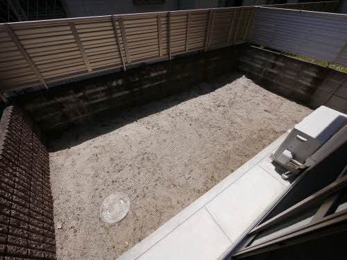 熊本市東区秋津２丁目のアパートのバルコニー