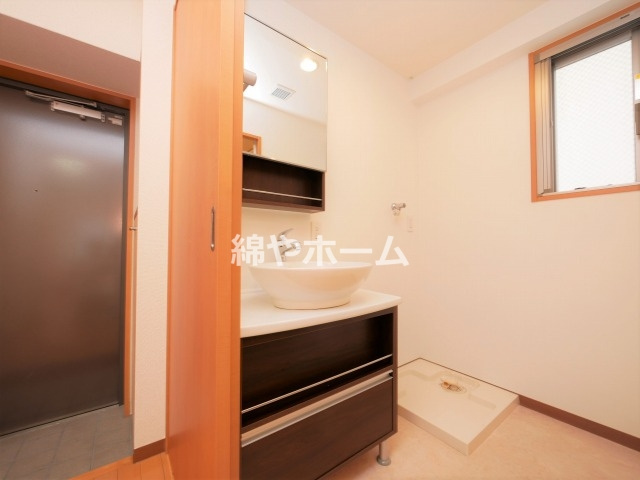 カナセ上汐町の独立洗面台|独立洗面台、朝の身支度には欠かせません