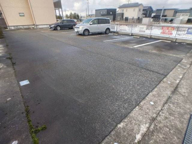 モナリエＪの駐車場