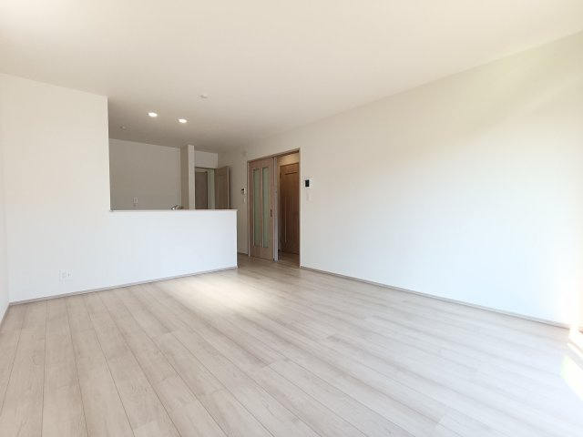 吉川市　中曽根2丁目　新築戸建　全3棟の居間・リビング|おしゃれな居間です