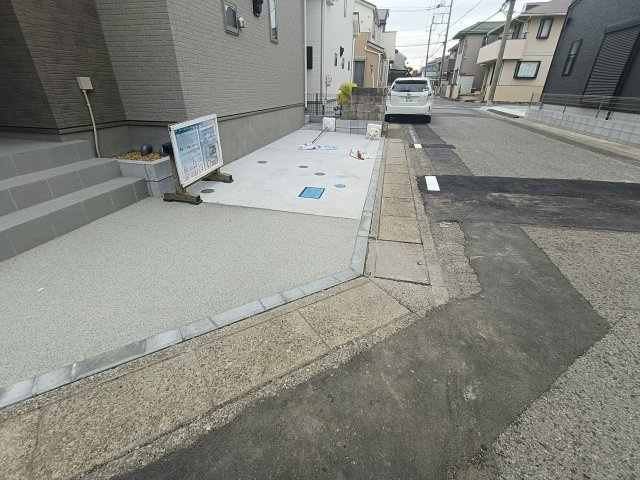 吉川市　中曽根2丁目　新築戸建　全3棟の駐車場|施工例です