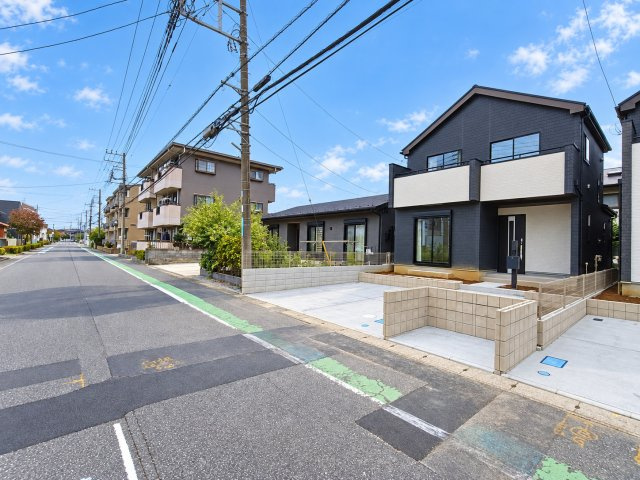 吉川市　中曽根2丁目　新築戸建　全3棟の前面道路含む現地写真|前面道路含む現地写真です