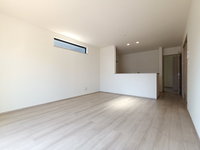 吉川市　中曽根2丁目　新築戸建　全3棟の居間・リビング|リビングです
