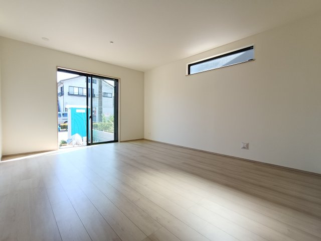 吉川市　中曽根2丁目　新築戸建　全3棟の居間・リビング|使いやすいリビングです