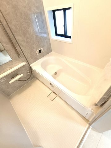 吉川市　中曽根2丁目　新築戸建　全3棟の浴室|ゆったり過ごせるお風呂です