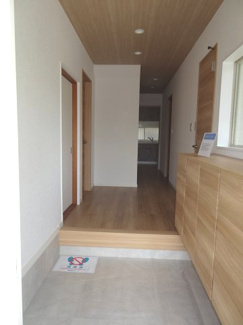 【玄関】 | 川西市美山台３丁目3の37　中古一戸建て