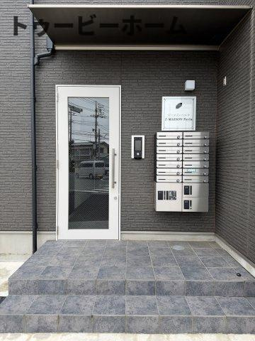ジーメゾンペルラのエントランス|ゆとりのあるエントランスです