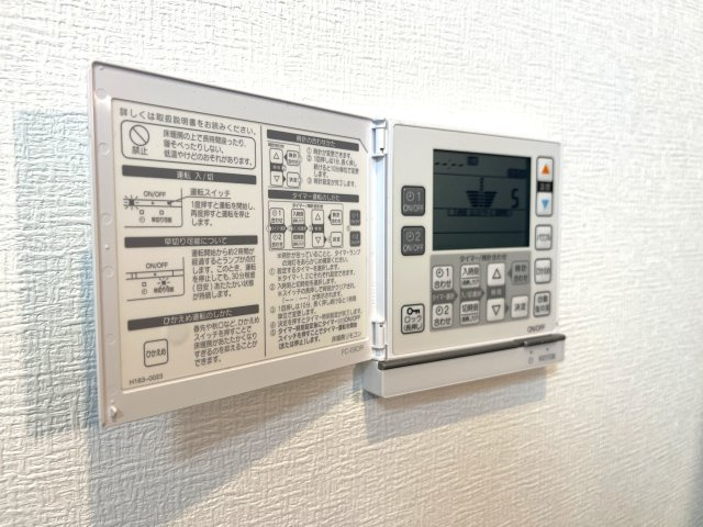＼☆価格改定しました／＼瑞穂区 築浅 美麗デザイナーズ住宅／の冷暖房・空調設備|リビングにはガス温水式床暖房