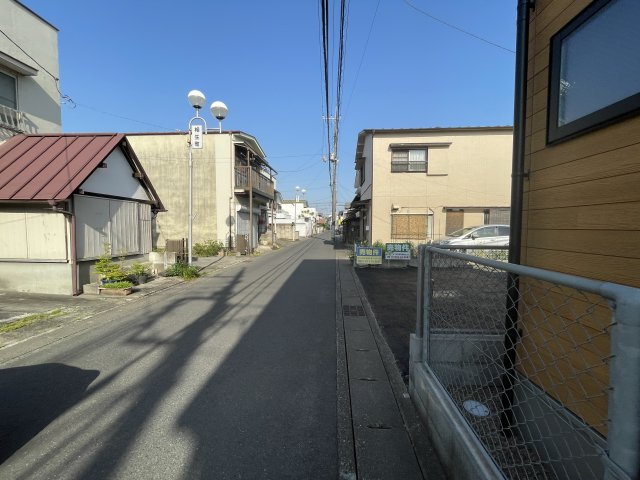 売地・駐車場用地　佐野市相生町の前面道路含む現地写真