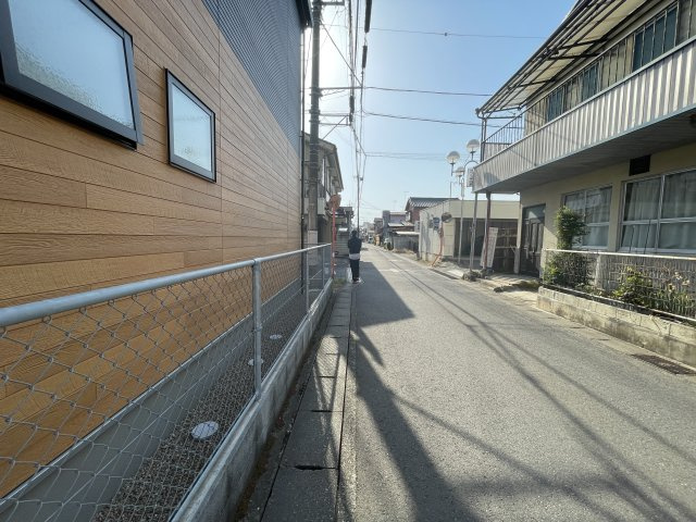 売地・駐車場用地　佐野市相生町の前面道路含む現地写真