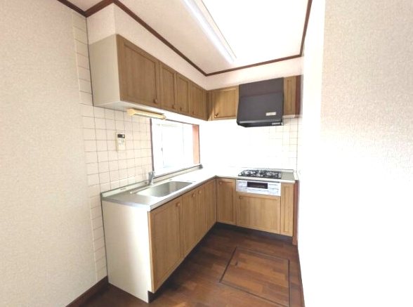茂原市長尾　中古戸建のキッチン|内外装リフォーム済み令和8年4月 都市ガス ユニットバス交換済み 2台（車種制限あり）