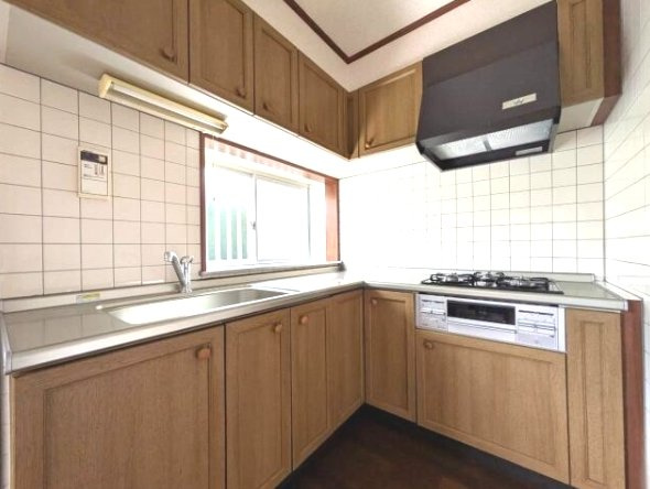 茂原市長尾　中古戸建のキッチン|内外装リフォーム済み令和8年4月 都市ガス ユニットバス交換済み 2台（車種制限あり）