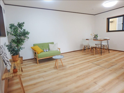 【居間・リビング】 | 綾瀬市上土棚南2丁目 中古戸建 全1棟 | ※室内の家具や雑貨等はCG加工で販売対象には含まれません