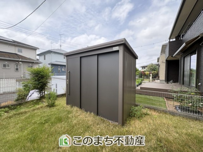 【玄関】 | 小山市乙女1丁目中古住宅 | 雨の日の入退室も安心の玄関ポーチ☆