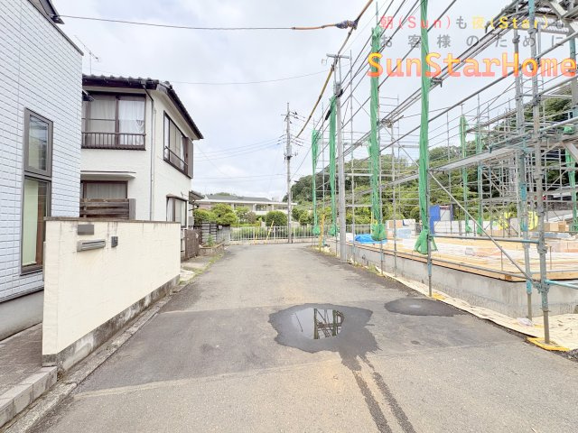 【サンスターホーム】武蔵村山市本町5丁目　長期優良新築1号棟の前面道路含む現地写真