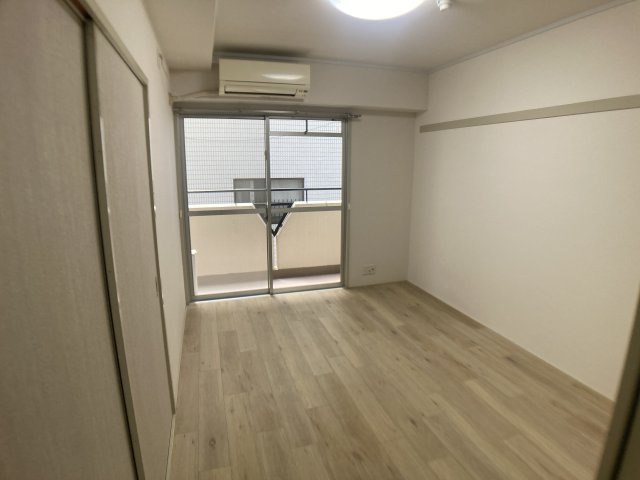 リッチウォーク大倉山の洋室|洋室6帖、ベッドルームに丁度良いサイズ感です