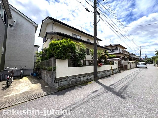 勝田台７丁目　売地の前面道路含む現地写真|勝田台駅徒歩７分の立地　４.４m公道面　約６３坪の整形地