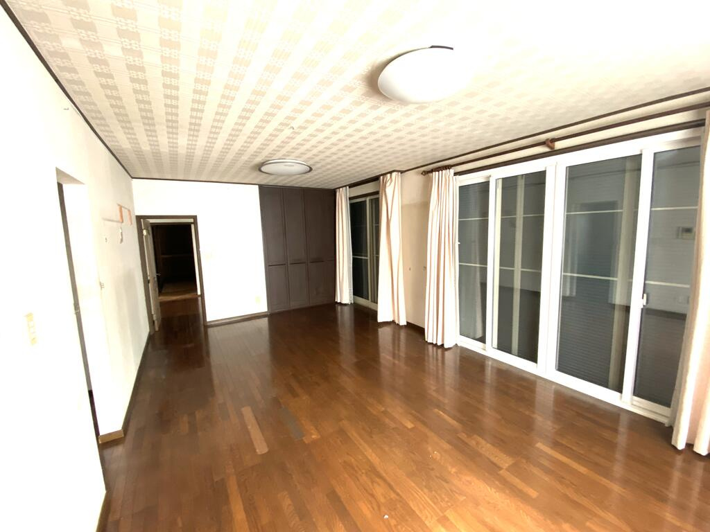 龍ヶ崎市城ノ内戸建の居間・リビング