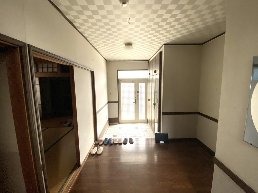 龍ヶ崎市城ノ内戸建の玄関