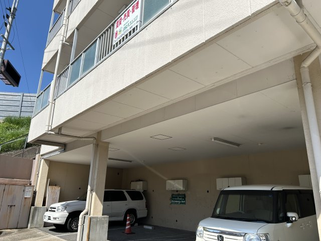 サンライズ生駒の駐車場