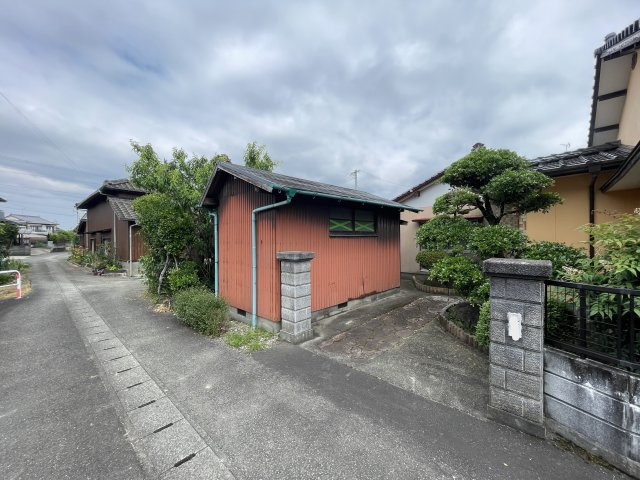 上野町　中古住宅の前面道路含む現地写真