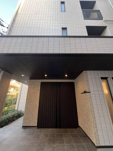 Nelysのエントランス|建物の内部です