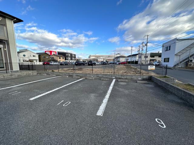 ソレイユ細江の駐車場