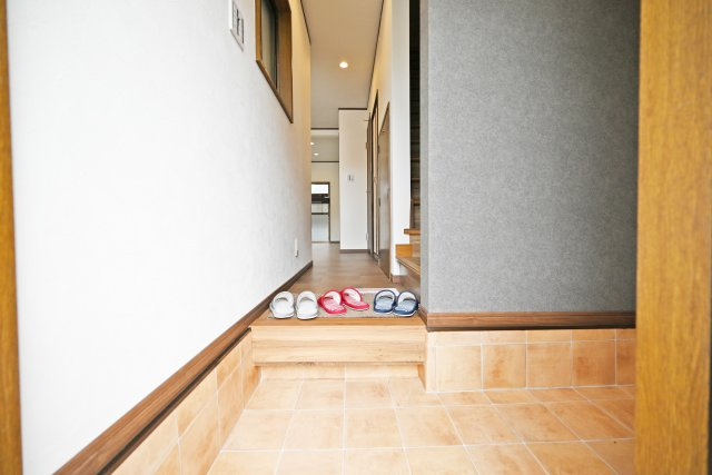 西宮市樋ノ口町2丁目中古戸建│3SLDK+駐車1台可の玄関|玄関横には収納を配置するスペース有り。お好みの玄関収納をコーディネートして頂けます。