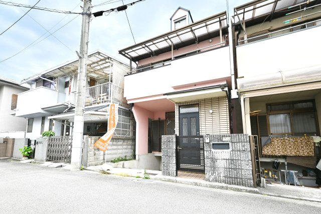 西宮市樋ノ口町2丁目中古戸建│3SLDK+駐車1台可の外観|リフォーム完成済みですのでいつでも室内を見学して頂けます。見学をご希望の方はお気軽にお問い合わせ下さい。