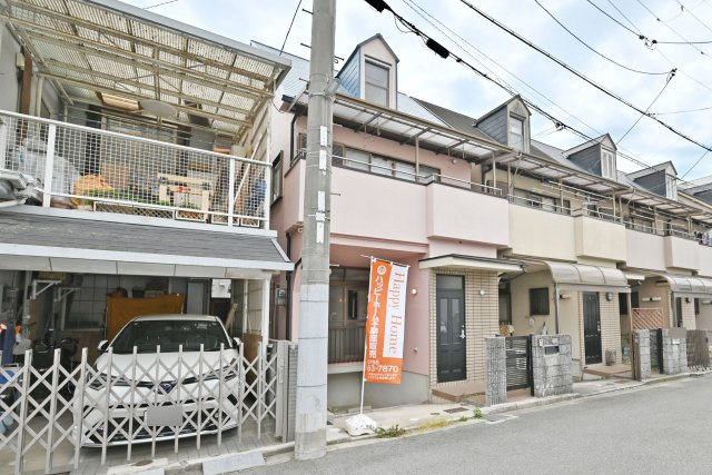 西宮市樋ノ口町2丁目中古戸建│3SLDK+駐車1台可の外観|樋ノ口小学校が目の前の立地。見学をご希望の方はお気軽にお問い合わせ下さい。