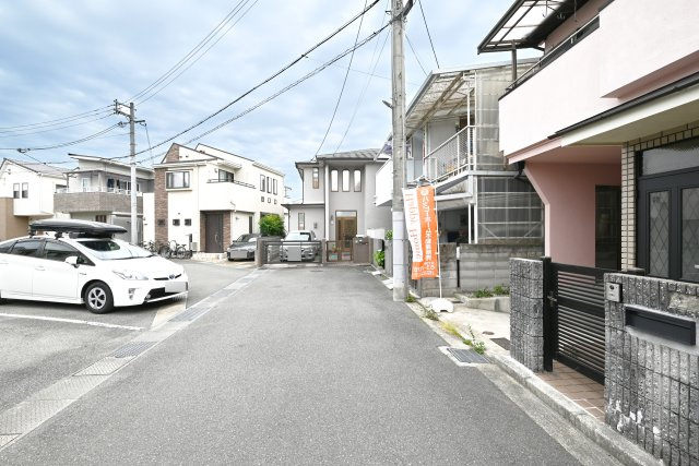 西宮市樋ノ口町2丁目中古戸建│3SLDK+駐車1台可の前面道路含む現地写真|北側前面道路　幅員5.0ｍ