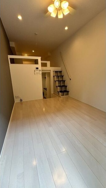 ブライトヒルズ　椥辻の居間・リビング