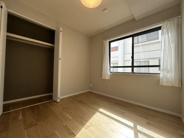 グリーンテラス本郷台の洋室|角部屋ならではの全室窓付きです。4部屋有る居室はどこも居心地◎