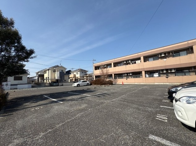 グランディール　パピヨンの駐車場