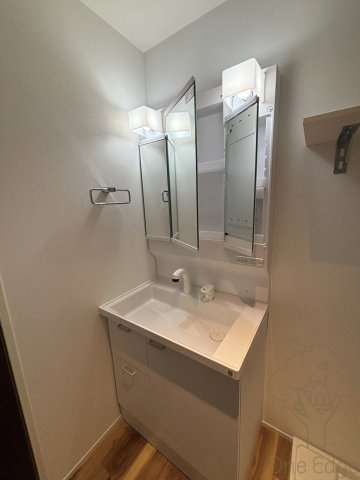 LuXe塚本の独立洗面台