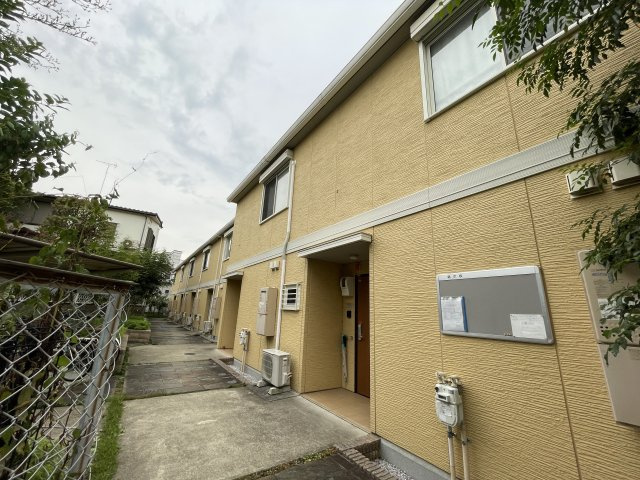 狛江市中和泉４丁目のアパートの外観