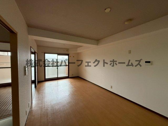 ブランカベルヴィルの居間・リビング|こちらの居間で趣味の時間をお楽しみください