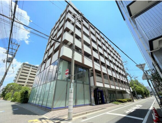 カルミア・甲子園の外観