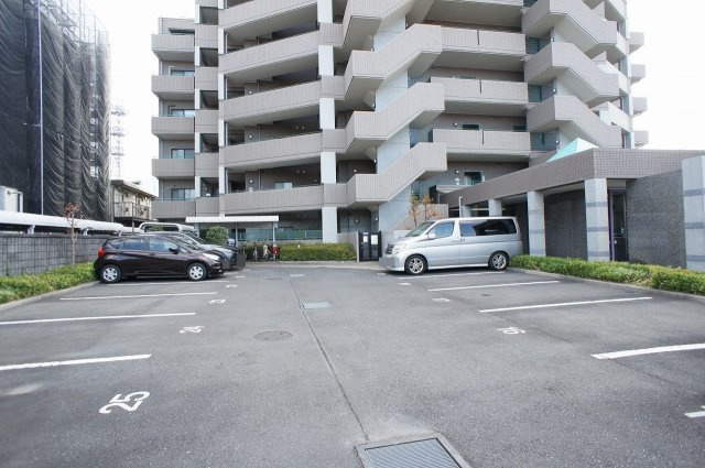 グランヴィルけやき台Ⅰ番館の駐車場