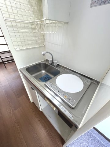 小金井市前原町２丁目のアパートのキッチン|IHコンロ
