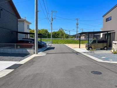 【前面道路含む現地写真】 | 土地　里庄町新庄　全12区画 | 前面道路は幅員約6ｍです。