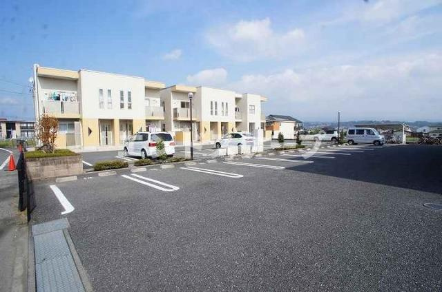 ブリーズＣの駐車場|高崎、前橋のお部屋探しはエンドスケープまで！お客様の理想お聞かせ下さい♪