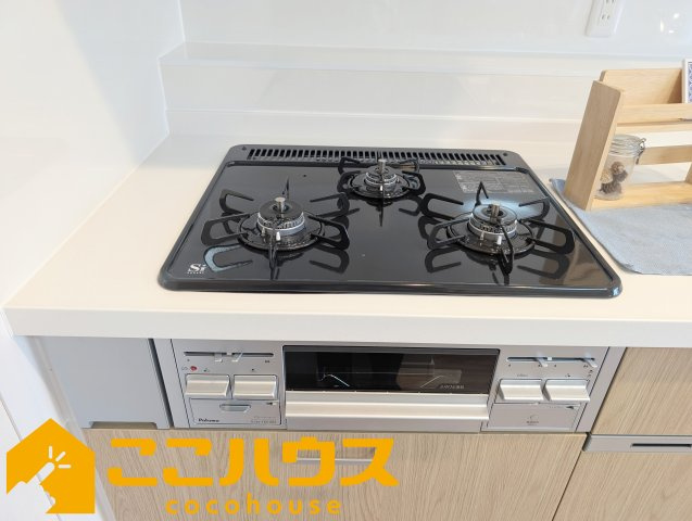 ライオンズタワー安里のキッチン|三口コンロ