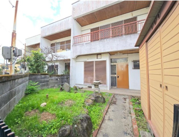 学園新田町貸テラスの庭