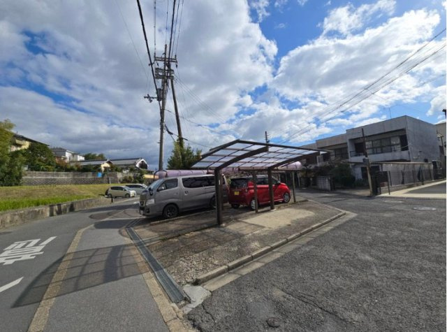 学園新田町貸テラスの駐車場